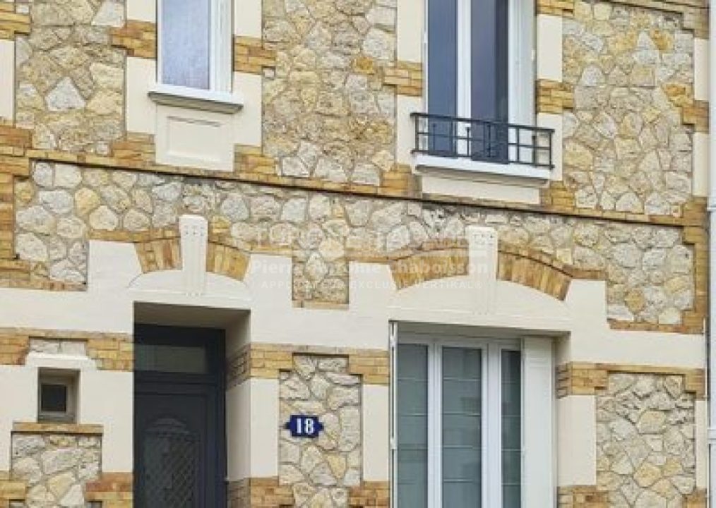 Façade après passage des façadiers à Tours, rénovation effectuée