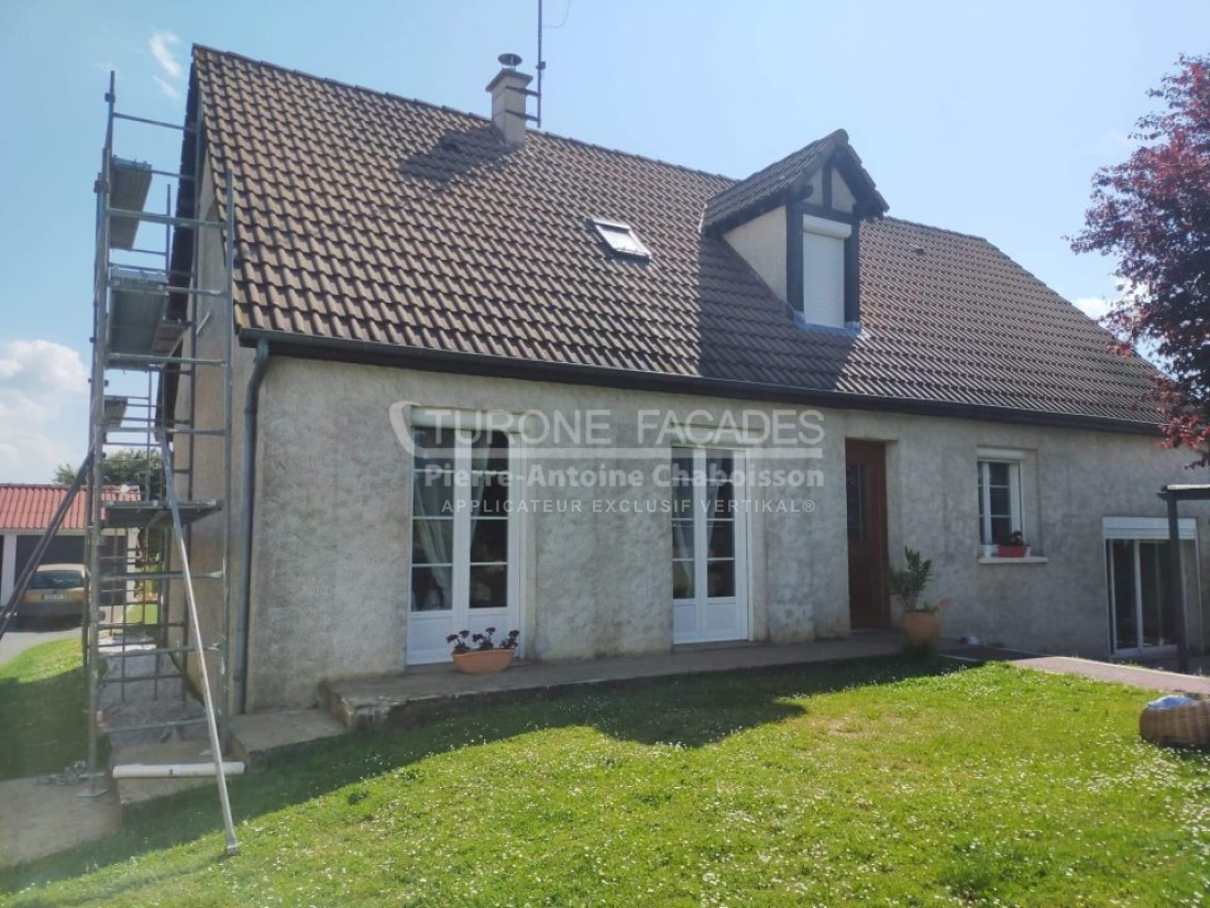 Peintre d'une maison à Loches, 37600, Indre-et-Loire
